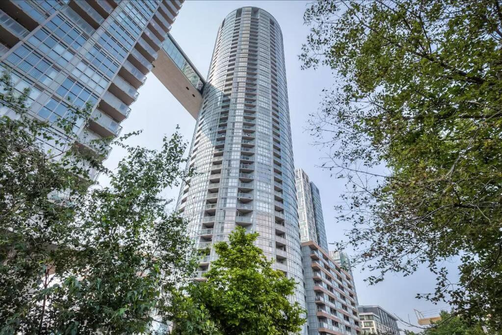 Lush Condo By Cntower - Free Parking Toronto Exterior foto