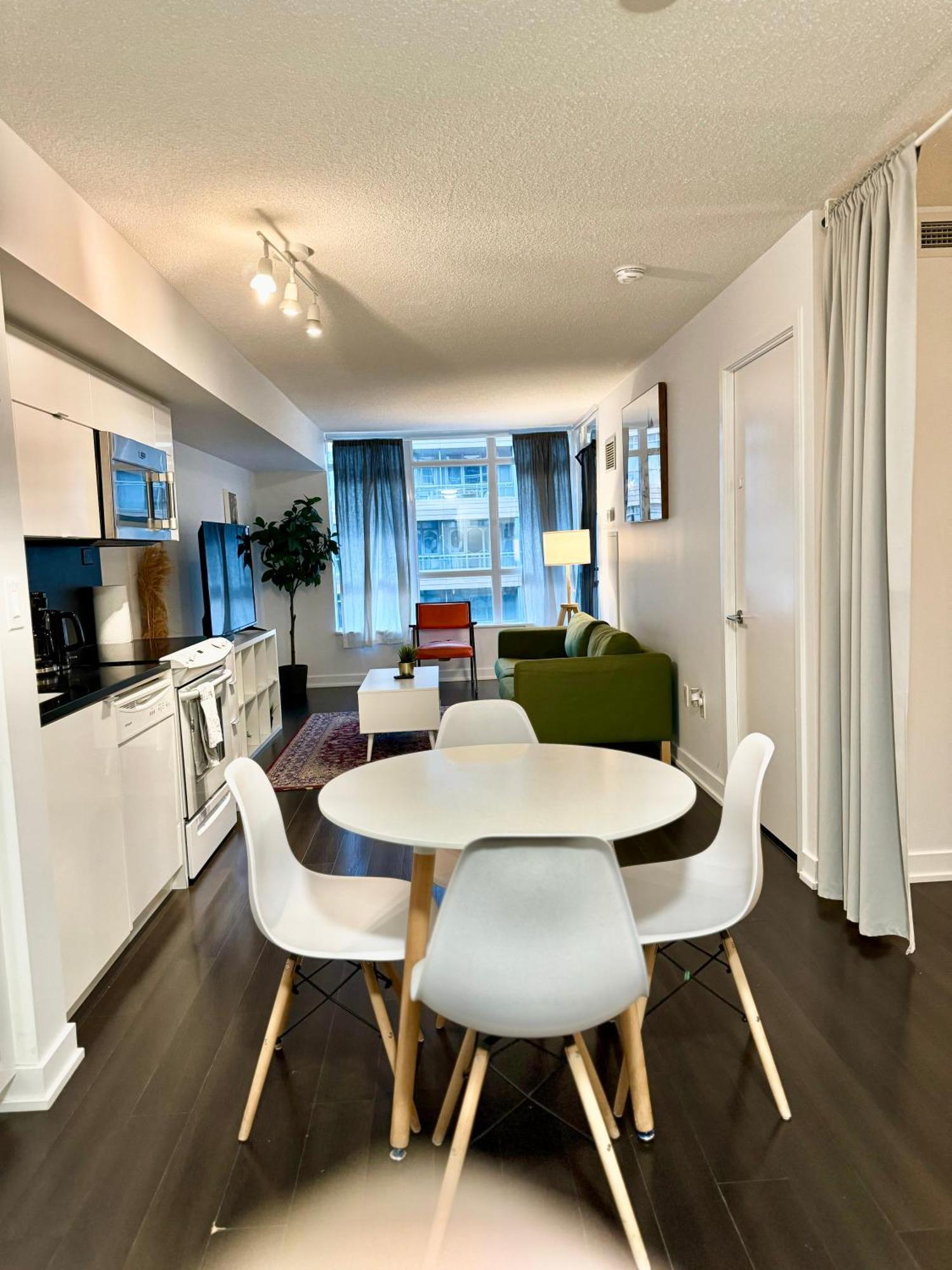 Lush Condo By Cntower - Free Parking Toronto Exterior foto